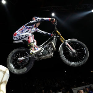 アダム・ラガへのインタビュー